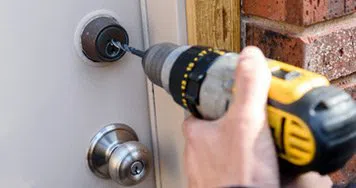 Security Locksmith Services Brooklyn, NY 718-489-9807 Security Locksmith Services Brooklyn, NY 718-489-9807 - 13-Key-Broke-In-Lock